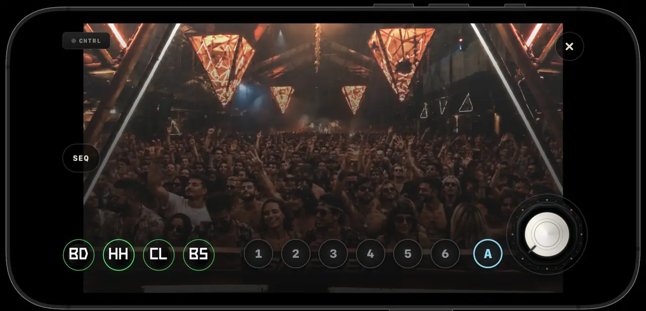 SMPLER in Dancefloor mode — the machines riding over a live crowd